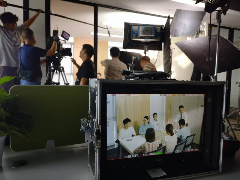 渝北区TVC拍摄公司：科技产品视觉化大师，诠释未来感与功能美学